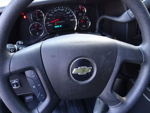 Used 2024 Chevrolet Express 2500 w/ Driver Convenience Package image 25