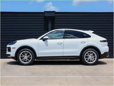 Certified 2025 Porsche Cayenne Coupe AWD/4WD image 2