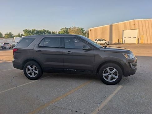 Used 2016 Ford Explorer XLT AWD/4WD image 2