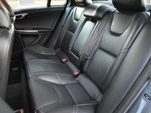 Used 2016 Volvo S60 T5 R-Design image 15