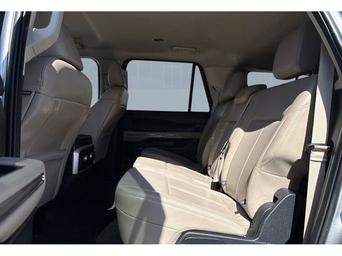 Used 2024 Ford Expedition Max XLT image 21