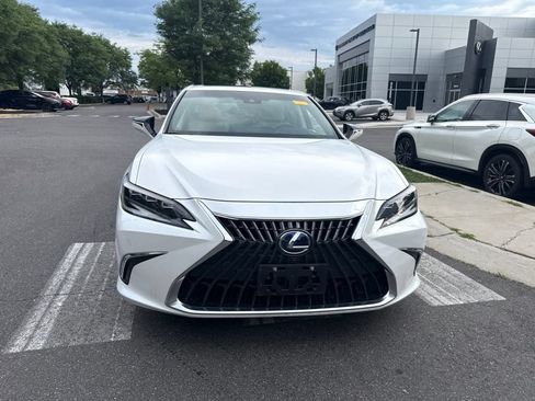 Used 2022 Lexus ES 300h w/ Luxury Package FWD image 2