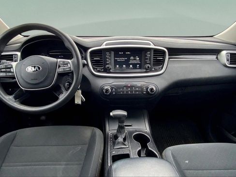 Used 2020 Kia Sorento LX image 16