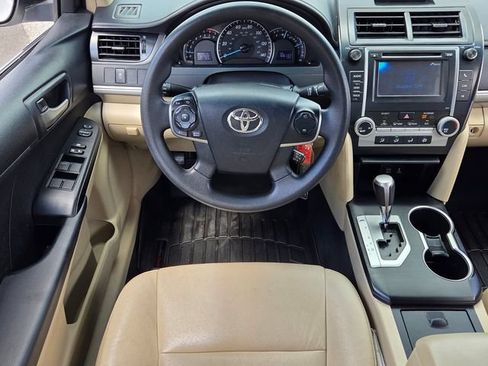 Used 2012 Toyota Camry LE FWD image 7