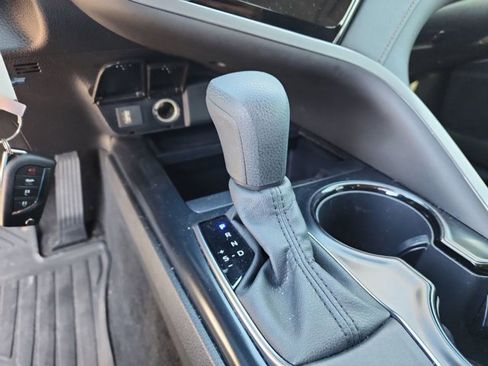 Used 2020 Toyota Camry LE image 18