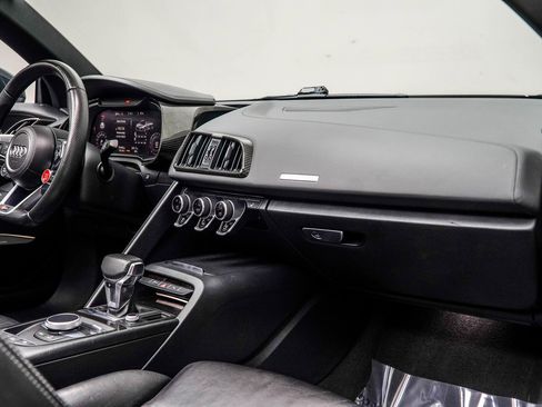 Used 2017 Audi R8 V10 w/ Carbon Exterior Package image 27