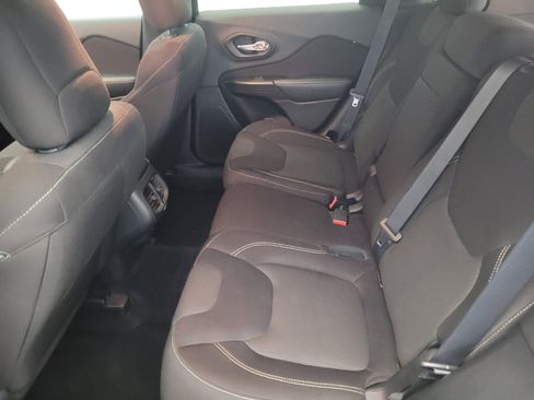 Used 2015 Jeep Cherokee Latitude FWD image 18