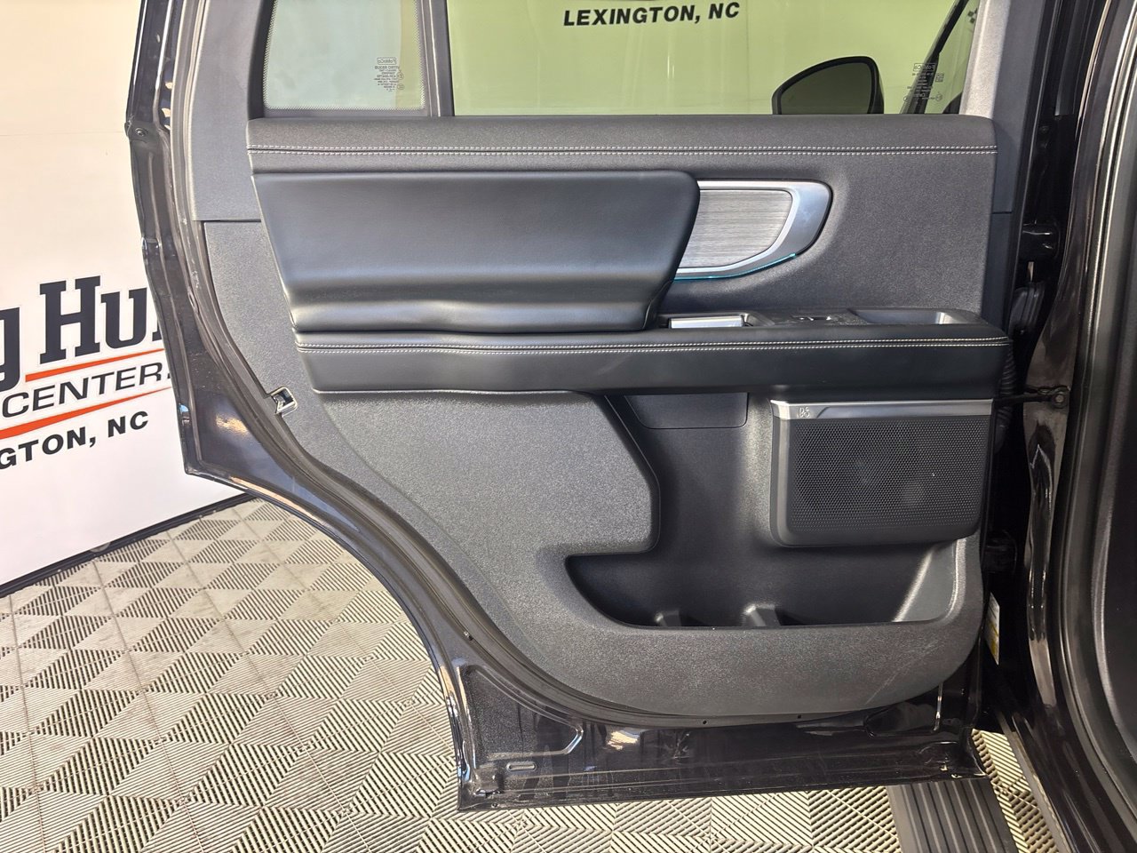 Used 2025 Ford Expedition Platinum AWD/4WD image 24