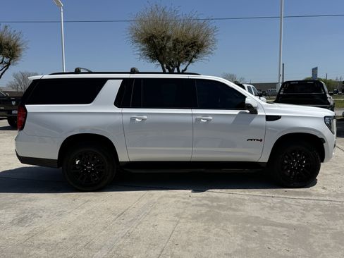 Used 2024 GMC Yukon XL AT4 w/ Technology Package image 3