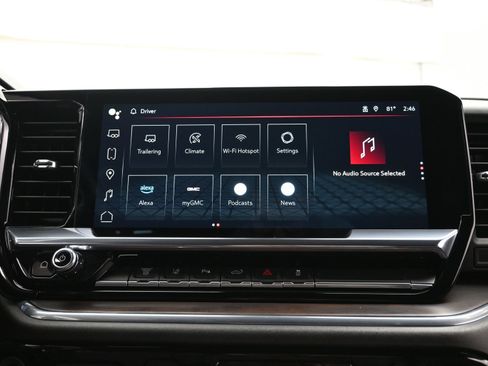 Used 2024 GMC Sierra 3500 SLT w/ SLT Convenience Package image 32