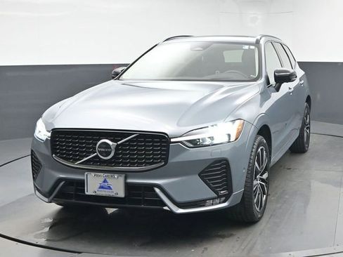Used 2023 Volvo XC60 B5 Ultimate w/ Climate Package image 3