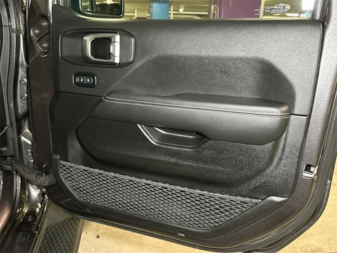 Used 2022 Jeep Wrangler Unlimited Sahara w/ Cold Weather Group image 14