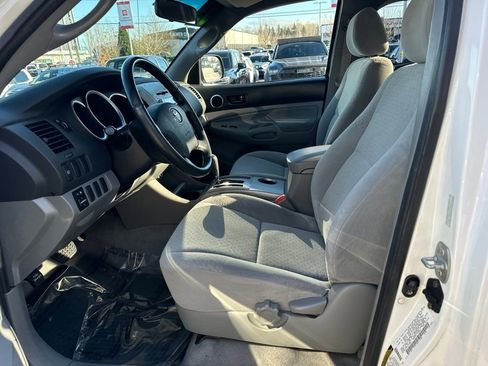 Used 2005 Toyota Tacoma PreRunner image 12