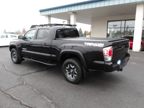 Used 2020 Toyota Tacoma TRD Off-Road w/ Technology Package AWD/4WD image 3