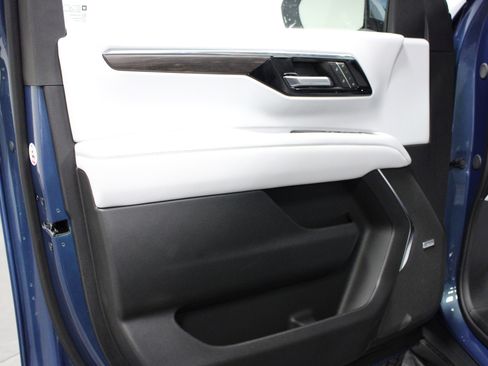 New 2025 Chevrolet Tahoe Premier image 11