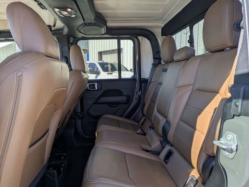 Used 2021 Jeep Gladiator Overland w/ Popular Equipment Package image 26