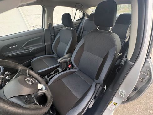 Used 2025 Nissan Versa SV FWD image 34