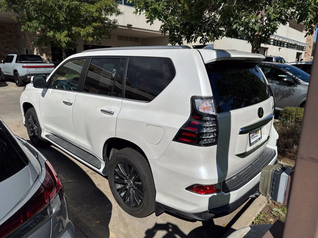 Used 2023 Lexus GX 460 Premium w/ Accessory Package AWD/4WD image 4