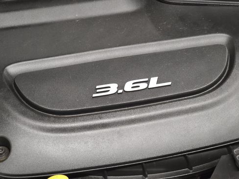 Used 2017 Chrysler Pacifica Touring Plus w/ Tire & Wheel Group FWD image 53