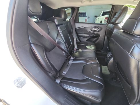 Certified 2019 Jeep Cherokee Latitude Plus image 26