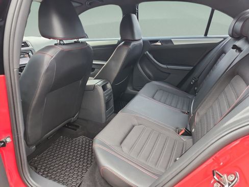 Used 2012 Volkswagen Jetta GLI image 18