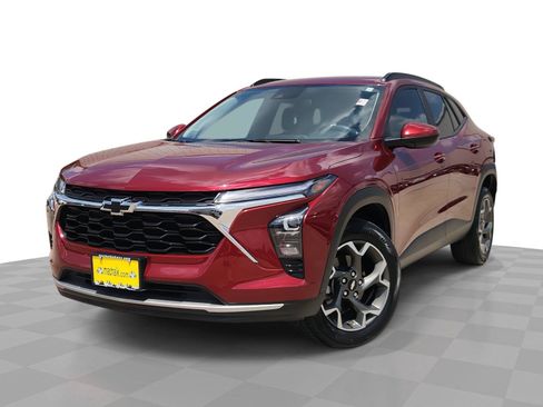 Used 2024 Chevrolet Trax LT w/ LT Convenience Package FWD image 1