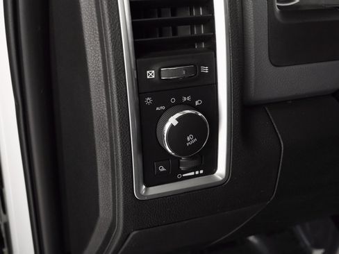 Used 2017 RAM 1500 Classic SLT w/ SLT Plus D￩cor Group image 30