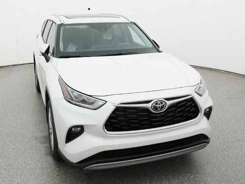 New 2026 Toyota Highlander Platinum AWD/4WD image 14
