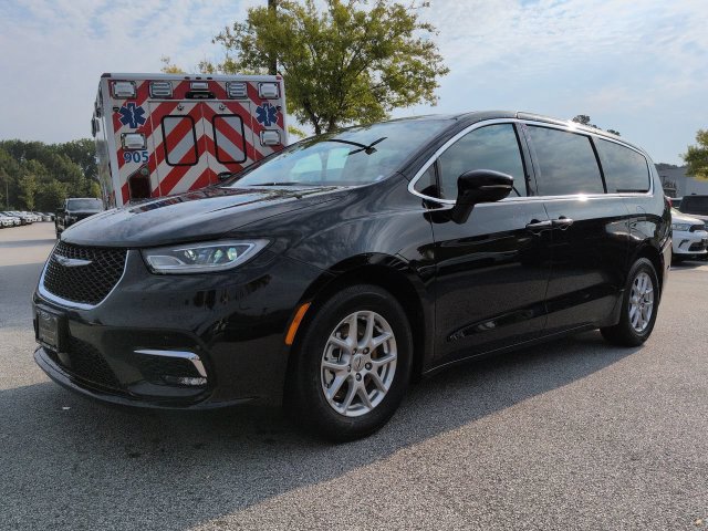 Certified 2025 Chrysler Pacifica Select FWD image 7