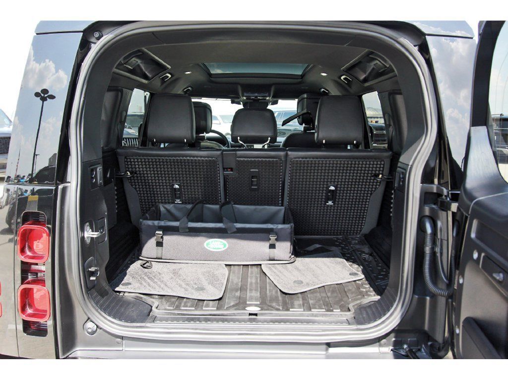 Used 2024 Land Rover Defender 110 SE AWD/4WD image 27