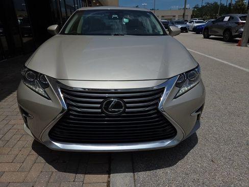 Used 2018 Lexus ES 350 w/ Luxury Package w/Wood Trim FWD image 2