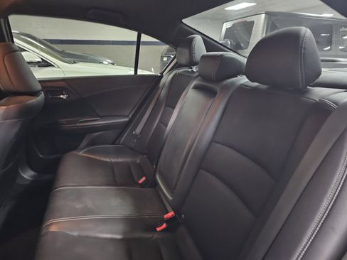 Used 2017 Honda Accord Sport image 8