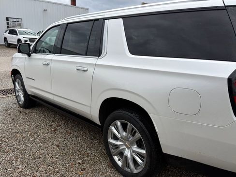 Used 2022 Chevrolet Suburban High Country w/ LPO, Illumination Package image 11