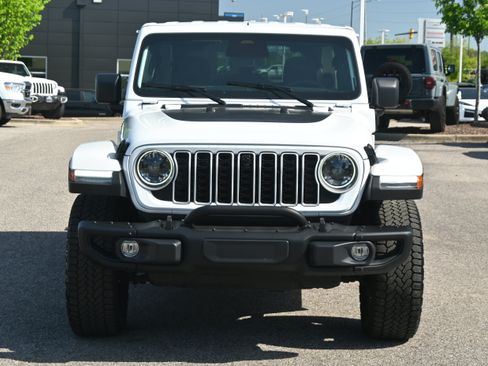 Used 2025 Jeep Wrangler Unlimited Sahara AWD/4WD image 6