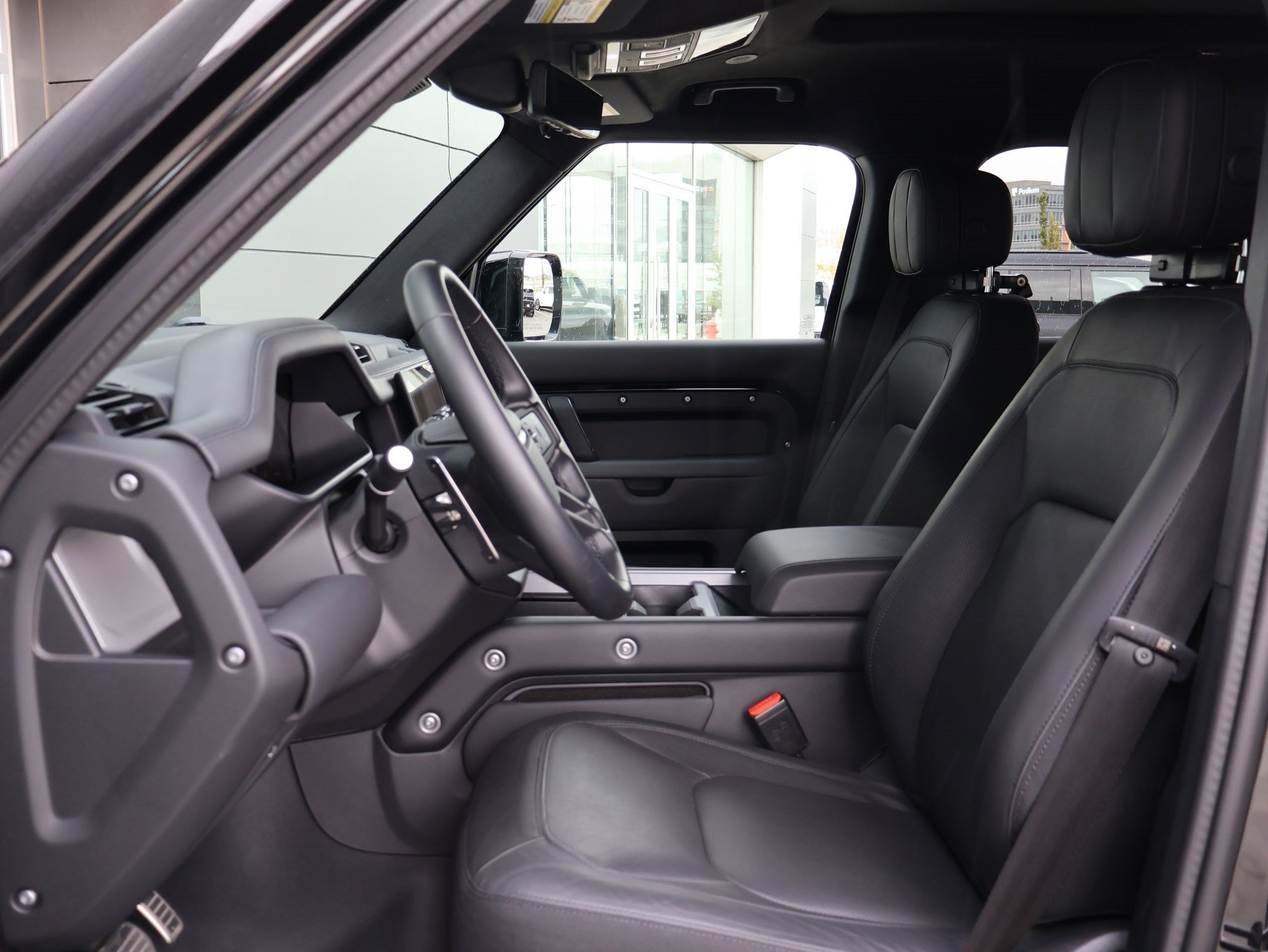 Used 2025 Land Rover Defender 110 V8 AWD/4WD image 15