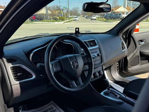 Used 2014 Dodge Avenger SE image 22
