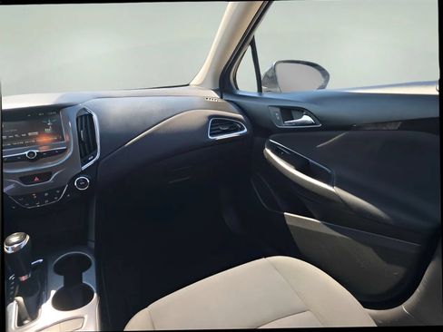 Used 2017 Chevrolet Cruze LT FWD image 15