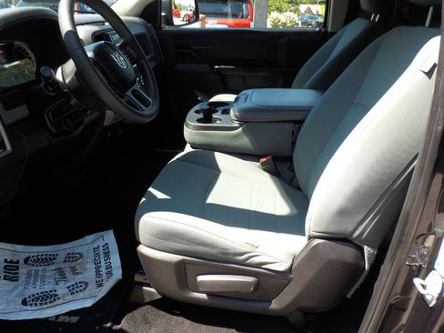 Used 2017 RAM 1500 Express AWD/4WD image 12