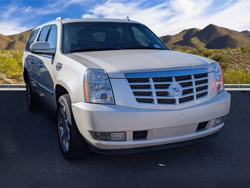 Used 2010 Cadillac Escalade ESV Premium image 3