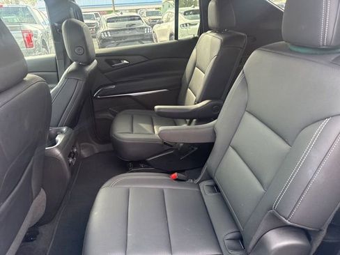 Used 2025 Chevrolet Traverse LT image 10