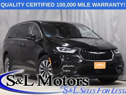 Used 2023 Chrysler Pacifica Touring-L