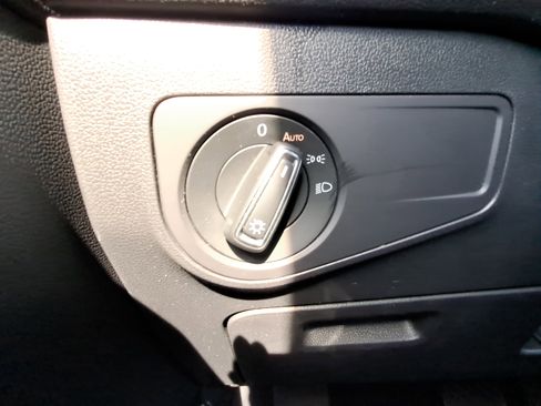 Certified 2021 Volkswagen Tiguan SE image 25