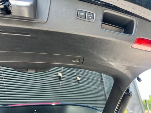 Certified 2025 Porsche Macan image 30