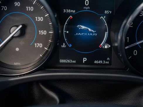 Used 2017 Jaguar F-PACE Premium image 69