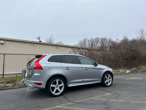 Used 2012 Volvo XC60 T6 R-Design image 3