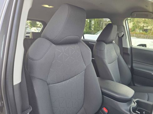 Used 2025 Toyota RAV4 XLE image 13