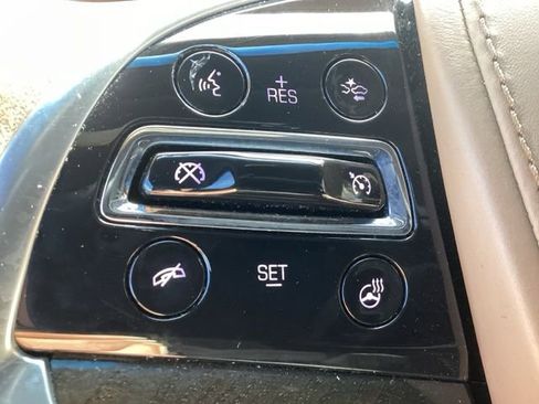 Used 2018 Cadillac Escalade Platinum AWD/4WD image 23