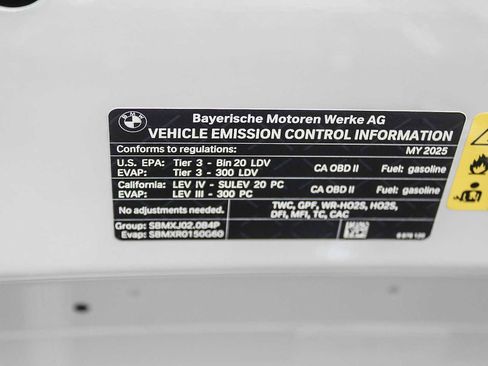 Used 2025 BMW 330i Sedan w/ Premium Package image 39