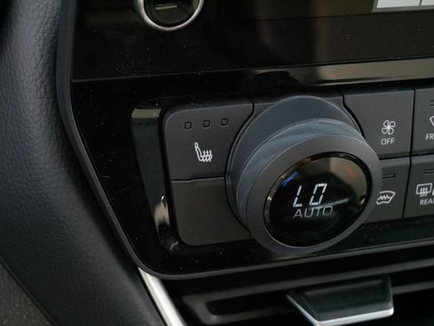 Used 2025 Toyota Grand Highlander AWD image 31