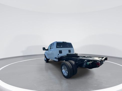 New 2026 RAM 4500 4x4 Crew Cab DRW w/ Laramie Trim Package image 6